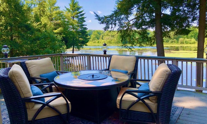 Cambridge Springs Apartment | Li'l Love Inn: Magical Sunsets, Quiet, Cozy, Waterfront