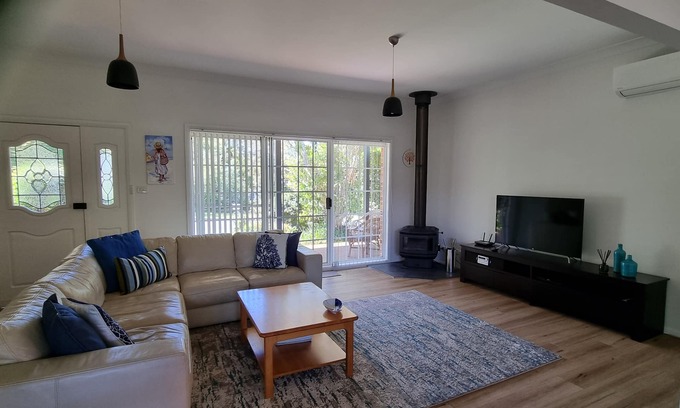 Lake Conjola House | liandys@lakeconjola - close to lake, dog friendly