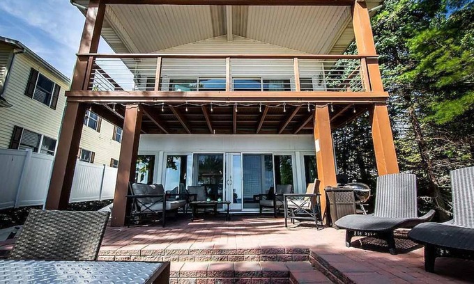 Port Sanilac House | Libby's Cove - SWIMSPA OPEN ALL YEAR! beach front, game room