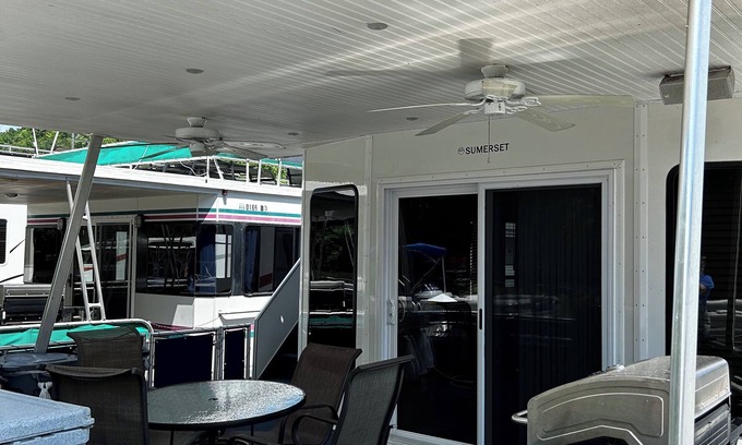 Byrdstown Boat Rental | Liberty is a 6 bedroom houseboat on the Water at Dale Hollow Lake!