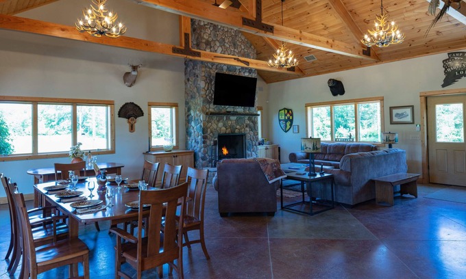 Palmyra Cabin | Liberty Lodge - modern, accessible & surrounded by nature