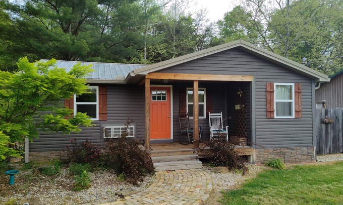 Stockdale House | Liberty Retreat No Added Fees!