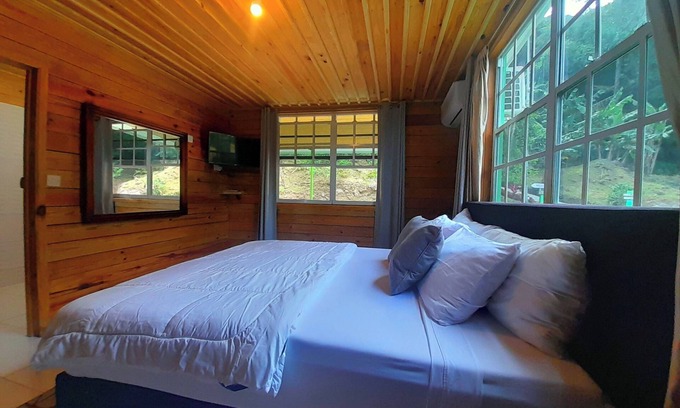 Pointe Michel Cottage | Liberty Suite Cottage 8