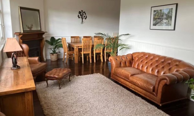 Hamilton House | Library Cottage