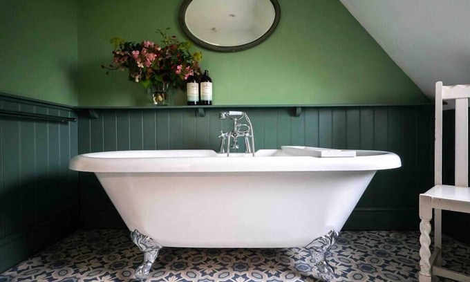 Scunthorpe Other | Library Suite: Sleeps 4