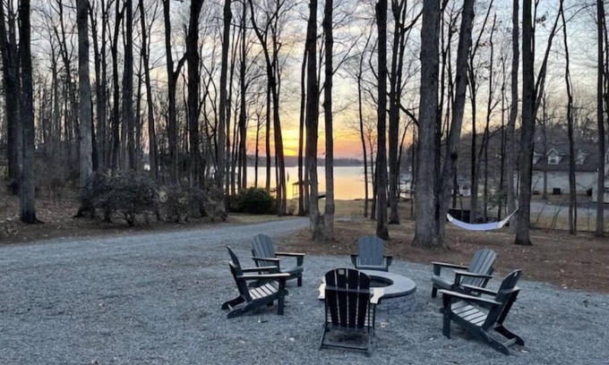 Bumpass House | License To Chill - Lakefront/Screened in Porch