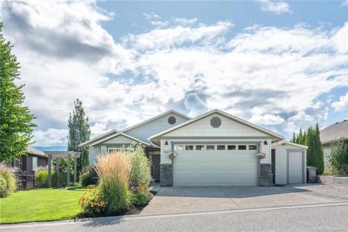 Black Mountain Bed & Breakfast | Licensed 2-Bedroom Suite Eco-Friendly Solar Home