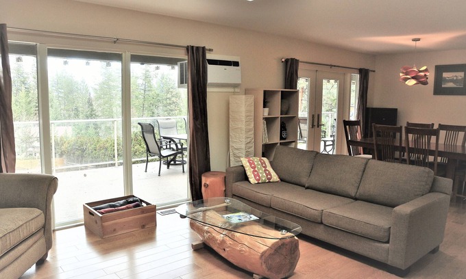 Crawford House | LICENSED! 3 Bedroom Family Home in Lower Mission
