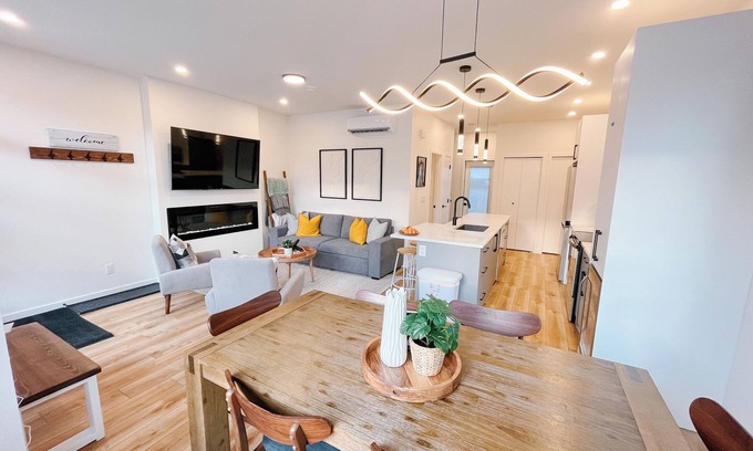 Okanagan-Similkameen House | Licensed - BRAND NEW - 2 Blocks from lake - 3 BDR