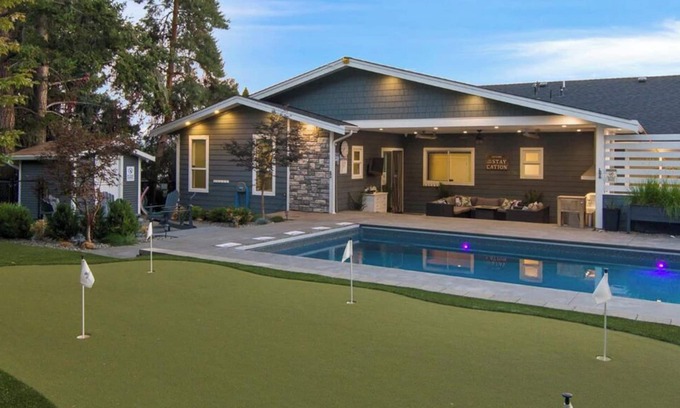 Central Okanagan House | Licensed Lakeside with Pool, 5 bath full house