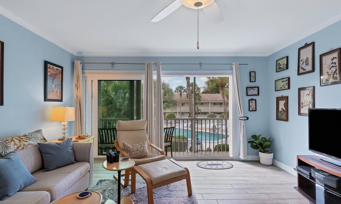 Saint Armands Key Condo | Lido Beach and St Armands Circle. Kingston Arms. Ultimate getaway.