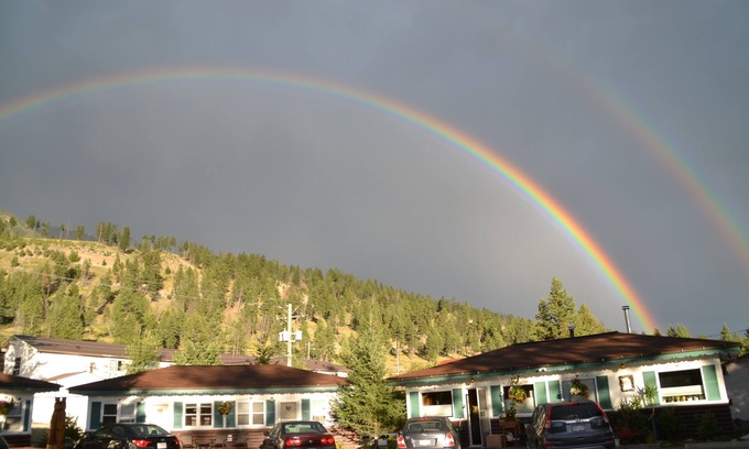 East Kootenay Hotel | Lido Motel