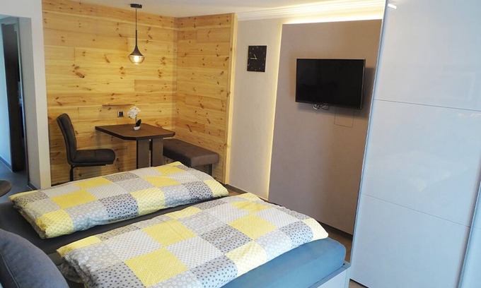 Hirschbach Apartment | Liebevoll Eingerichtete Ferienwohnung mit Terrasse