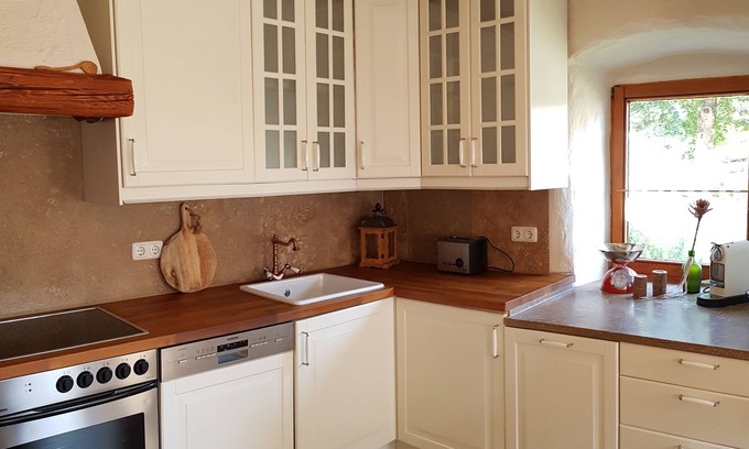 Monheim Apartment | Liebevoll renoviertes Ferienhaus mit 3 Schlafzimmern und Garten