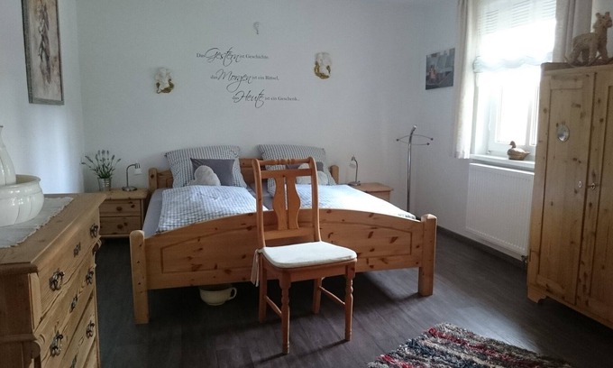 Naila Apartment | Liebevoll renoviertes Feriendomizil (60 m2) mit Balkonterrasse, Außensauna und Infrarotkabine