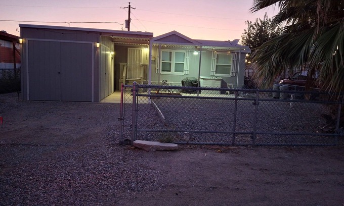 Mohave Valley House | Life a beach at the river 3-bedroom house in Mohave ValleynBy the river have fun