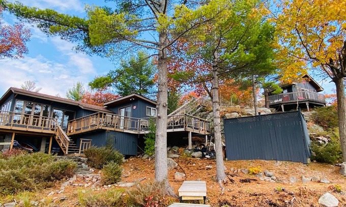 Honey Harbour Cottage | Life is better at the lake