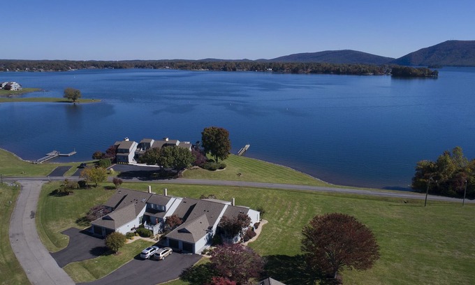 North Shore Cottage | Life Is Good at The Lake!