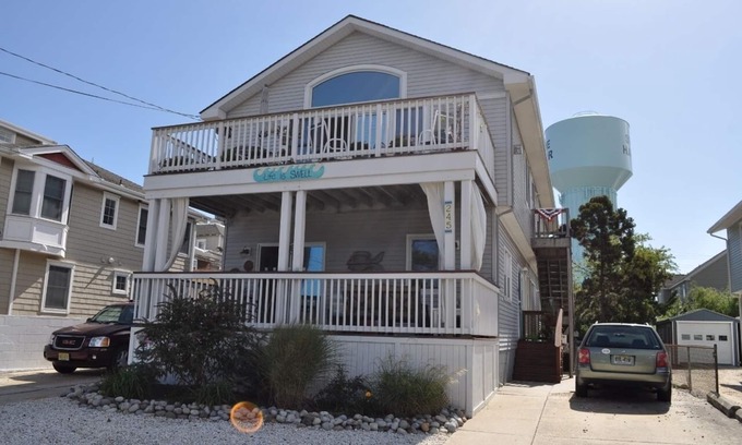 Stone Harbor House | "Life Is Swell" Duplex - Walking Distance To Beach & Downtown!