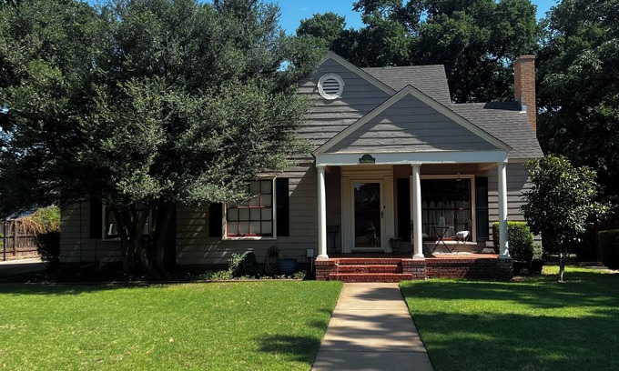 Elk City House | Life on Broadway