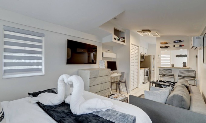 Poinsettia Heights Apartment | Life's A Beach - Gorgeous Studio - Fort Lauderdale