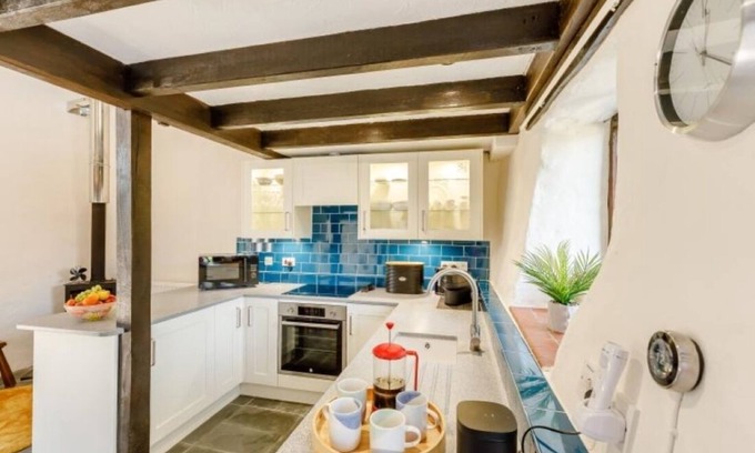 Umberleigh House | Light and airy traditional Devon Barn, pet friendly!