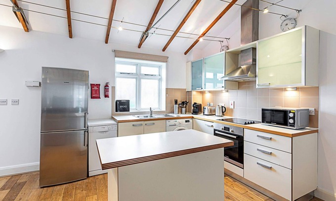 Hackney House | Light and Airy Upside Down House in Boho Hackney