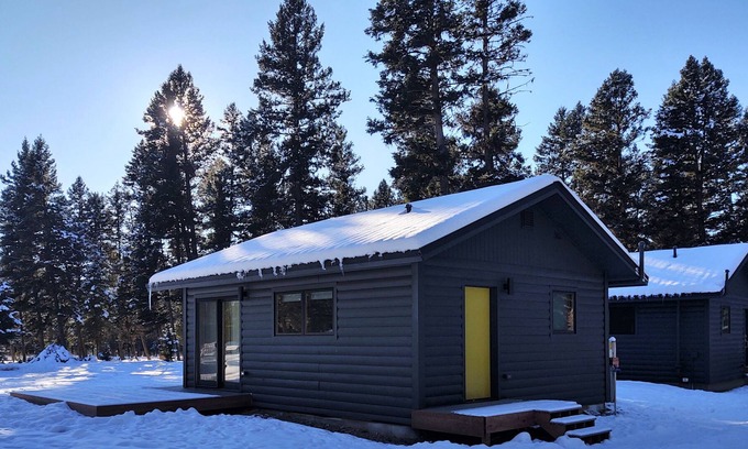 Seeley Lake Cabin | Light and Bright Cabin | Modern Stylings | WiFi | Smart TV