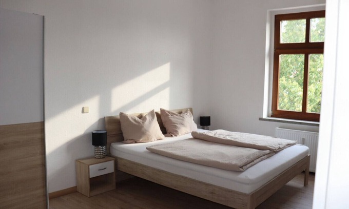 Zwickau Apartment | Light-Filled City Apartment with 2 Bedrooms in Historic Building – APOLONIAliving