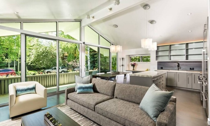 West End House | Light filled Contemporary in prestigious West End