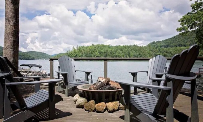 Santeetlah House | Light-filled custom Lake Front Home! Book NOW for summer.