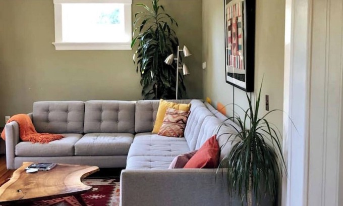 Emeryville House | Light-filled spacious home with lovely gardens