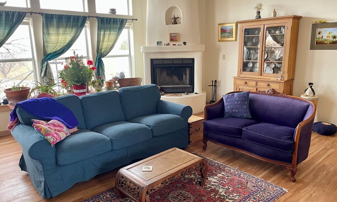 Eldorado at Santa Fe House | Light-Filled Spacious Home with Cat. Sleeps 4 adults + kids. Beautiful nature.