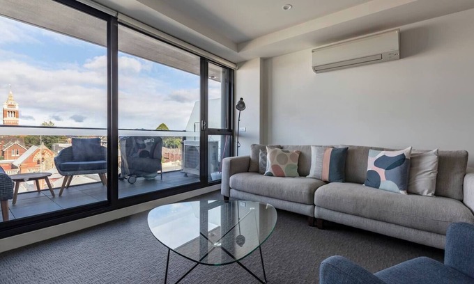 Hawthorn Apartment | Light Filled Stylish Living in Diverse Hawthorn
