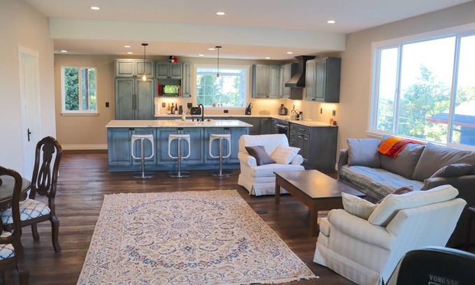 Stevens House | Light-filled, very quiet & newly remodeled house in Madison Valley