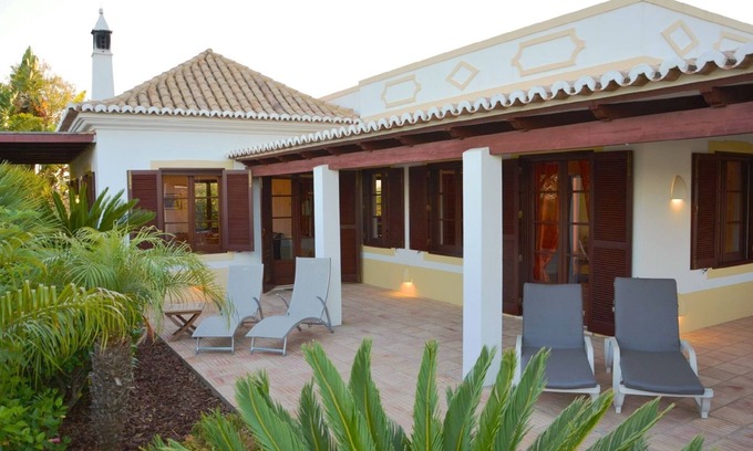 Fonte do Bispo House | Light-flooded country house with large plot and panoramic view of the sea