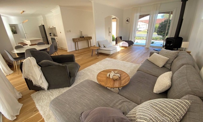 South West Rocks House | Light modern airy beachy feel house. Pet friendly