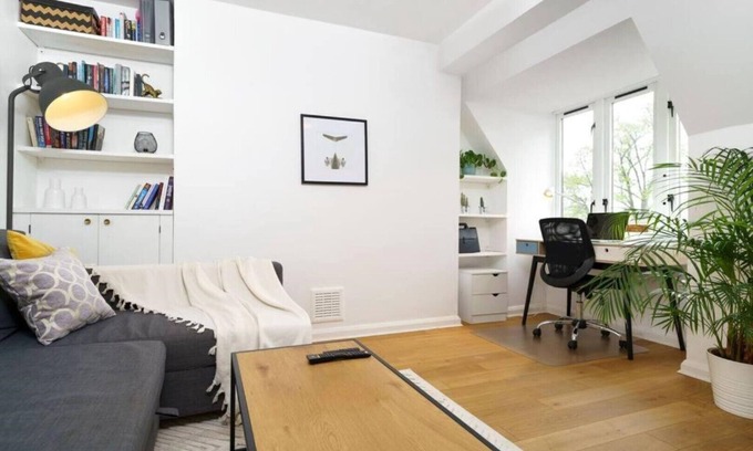 Victoria Apartment | Light Spacious Apartment in Victoria Park Village