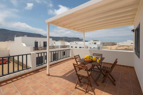 Caleta de Sebo Apartment | Lightbooking La Graciosa