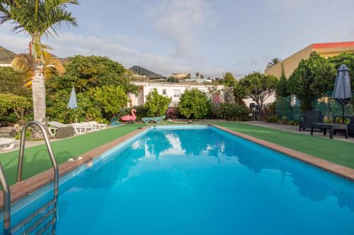 Callejones Apartment | Lightbooking Luymar 2 BR Villa de Mazo con piscina