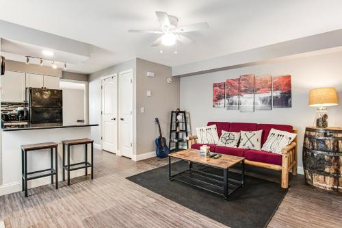 Lake Delton Apartment | LightHouse Cove #208