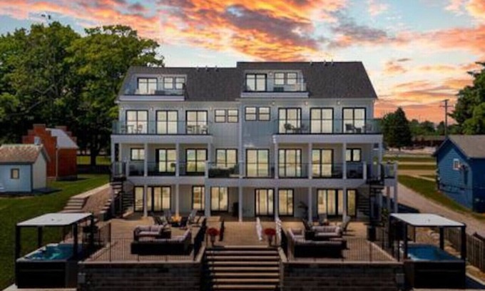 Port Sanilac House | Lighthouse Cove: Sleeps up to 10, 2 kitchens, swim spa