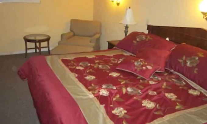 London Hotel | Lighthouse Inn Motel