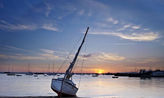 Layer Marney House | Lighthouse Retreat - A stones throw from West Mersea beach