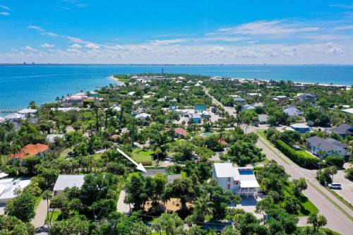Sanibel House | Lighthouse Way Home