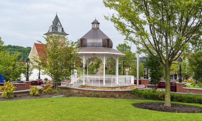 Ligonier Apartment | Ligonier Cozy and Comfortable In-town Location