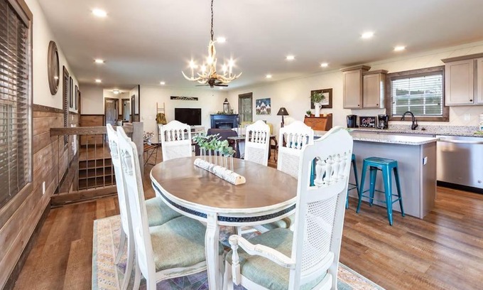 Wears Valley House | Like New Cabin - Indoor Pool - Theater - Game Rm - Views