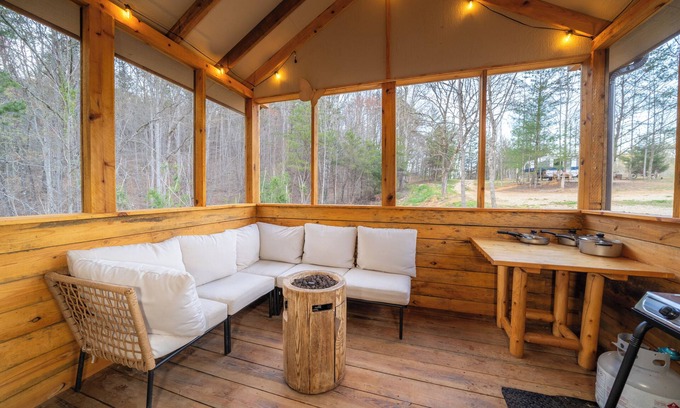 Cosby Cabin | Lil Cabin with Smoky Mountain Views close to hiking & short drive to Gatlinburg