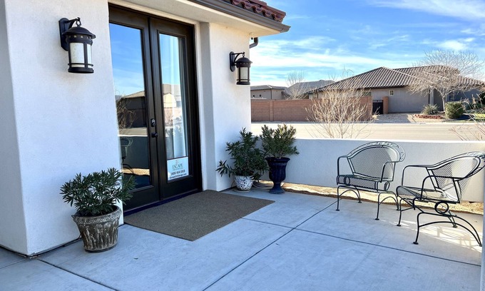 Hurricane House | Lil` Hacienda | Casita w/Hot Tub, Kayaks & Paddleboards | 1 Bed, 1 Bath - 5 Min from Sand Hollow!