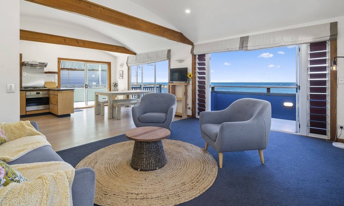 Wellington House | Lil' House By The Bay - Ōwhiro Bay Retreat